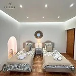 Elegant In With Private Pool